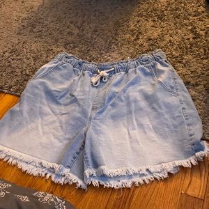 Light washed fringe, elastic shorts,